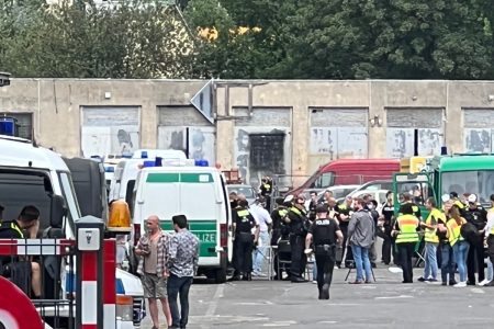 Đột kích các sòng bạc trái phép của người Việt Nam ở Berlin: Một cảnh sát rơi từ trần giả với độ cao bốn mét