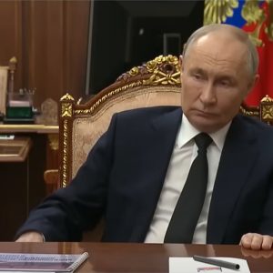 Thảm họa kinh tế đang rình rập: Các quan chức tài chính sẽ đưa ra cảnh báo khẩn cấp cho Putin.