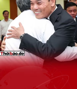 SÂN KHẤU CHÍNH TRỊ: DIỄN VIÊN KIÊM ĐẠO DIỄN.